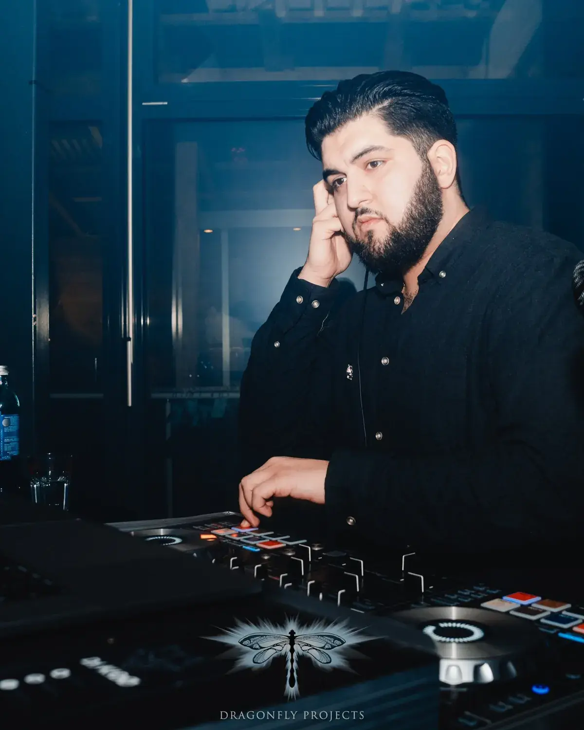 DJ Kido am Mischpult bei einem Event in Hamburg